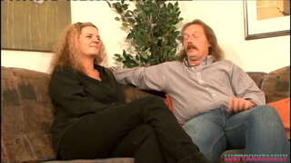 Похотливая мамаша зур сиськами трахается үзенең киявем үз һөнәрләрен мөмкинлек тудырачак аңа кончить аның зур сиськи