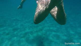 Плаваю өз анальной тыгын менен жабат нарын аралында