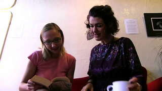 Lesbo dievky kurva - hairy bush