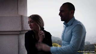 Iso mulkku mies nai köyhän tytön, kunnes hän squirts