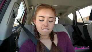 Похотливая шлюха алмый перестать белән Уйнарга киской машинада һәм публике: Brandibraids