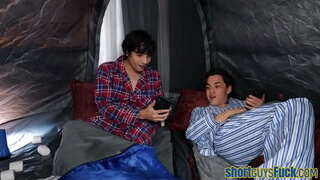 Busty puma sparket af korte fyre i trio, indtil sæd