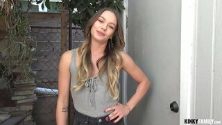 Kinky rodina - jej mladá Vagína